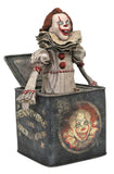 Stephen Kings ES Pennywise in Box - Diorama - 23 cm Diamond Select - B-Ware OVP - STUFFHUNTER